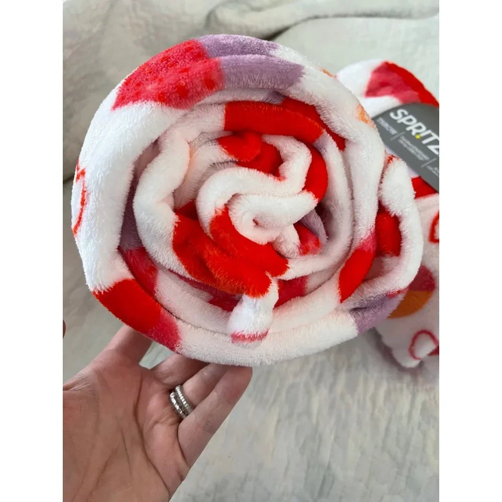 COPY - Spritz White/Red Heart Print Micro-plush Throw Blanket 1-Count - 50”x60” - Picture 2 of 8